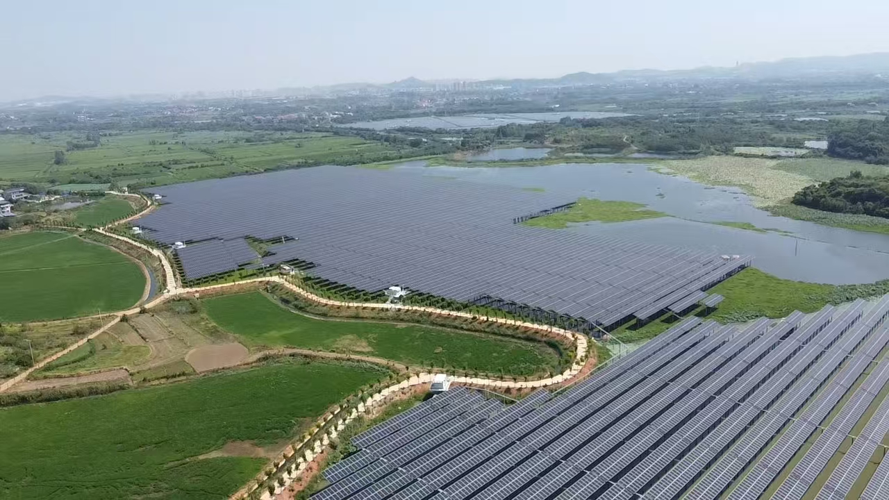 绿色能源新标杆:上海晨科支架助力湖北华电黄石大冶还地桥99MW光伏发电项目并网成功!